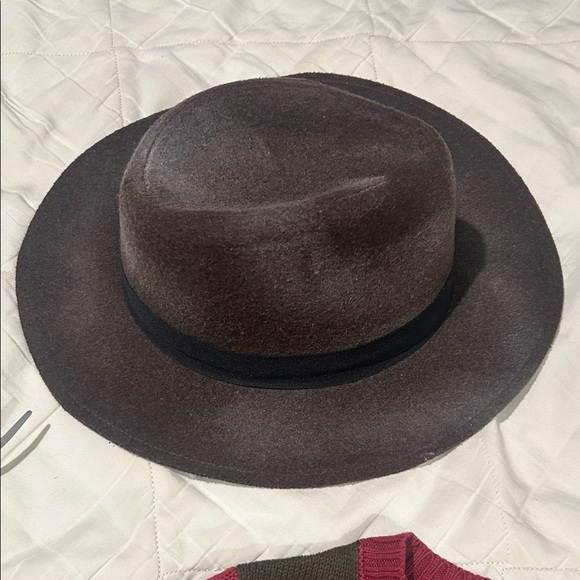 Freddy Kruger Costume Red and Green Striped Sweater with Brown Hat and Glove - Picture 3 of 7